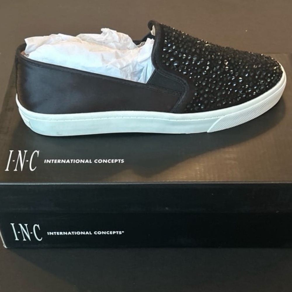 ==SOLD==NEW I N C Studded Shoes W 7.5